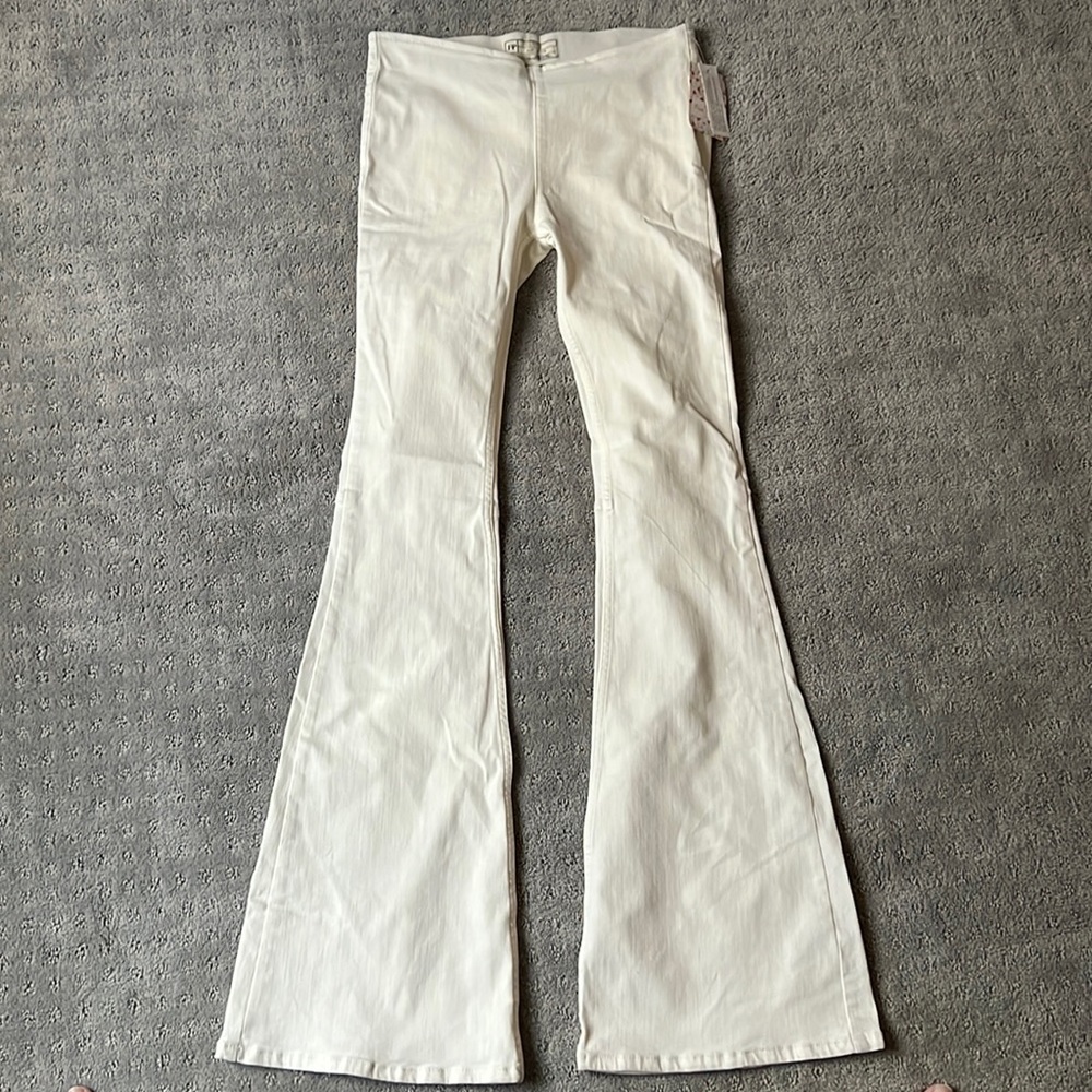 Never been worn Free People white Flare jeans